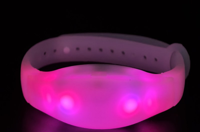 SJ-B15B(可调节腕带) Remote Control LED Wristband