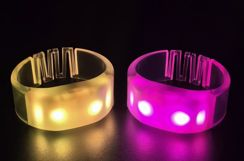 SJ-B28(W型手环) Remote Control LED Wristband